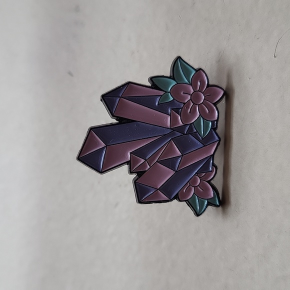 Crystals and flowers enamel pin - Picture 2 of 3